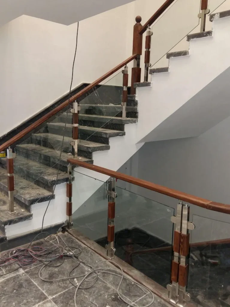 نرده ترکیبی در آپارتمان بابل: یک نمونه کار موفق