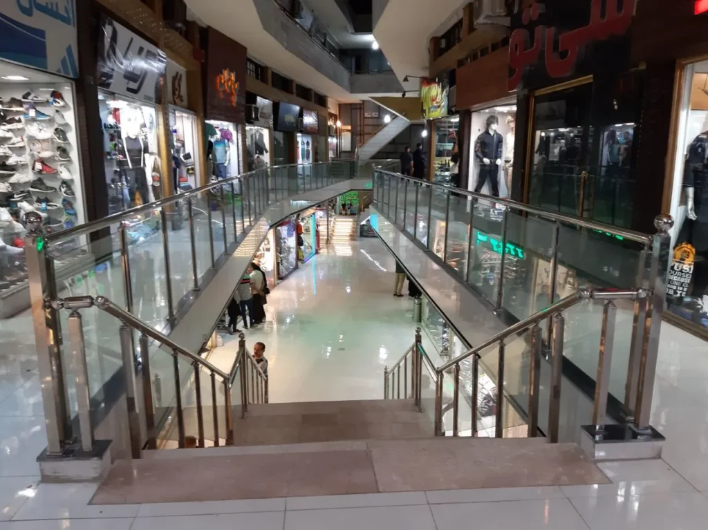 مزایای بینظیر اجرای نرده شیشه و استیل کرو