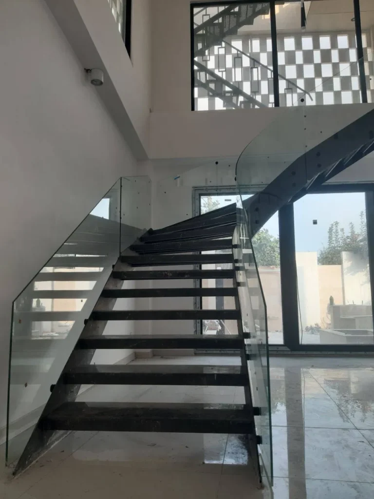 نرده فیکس پوینت چیست و چگونه کار می‌کند؟